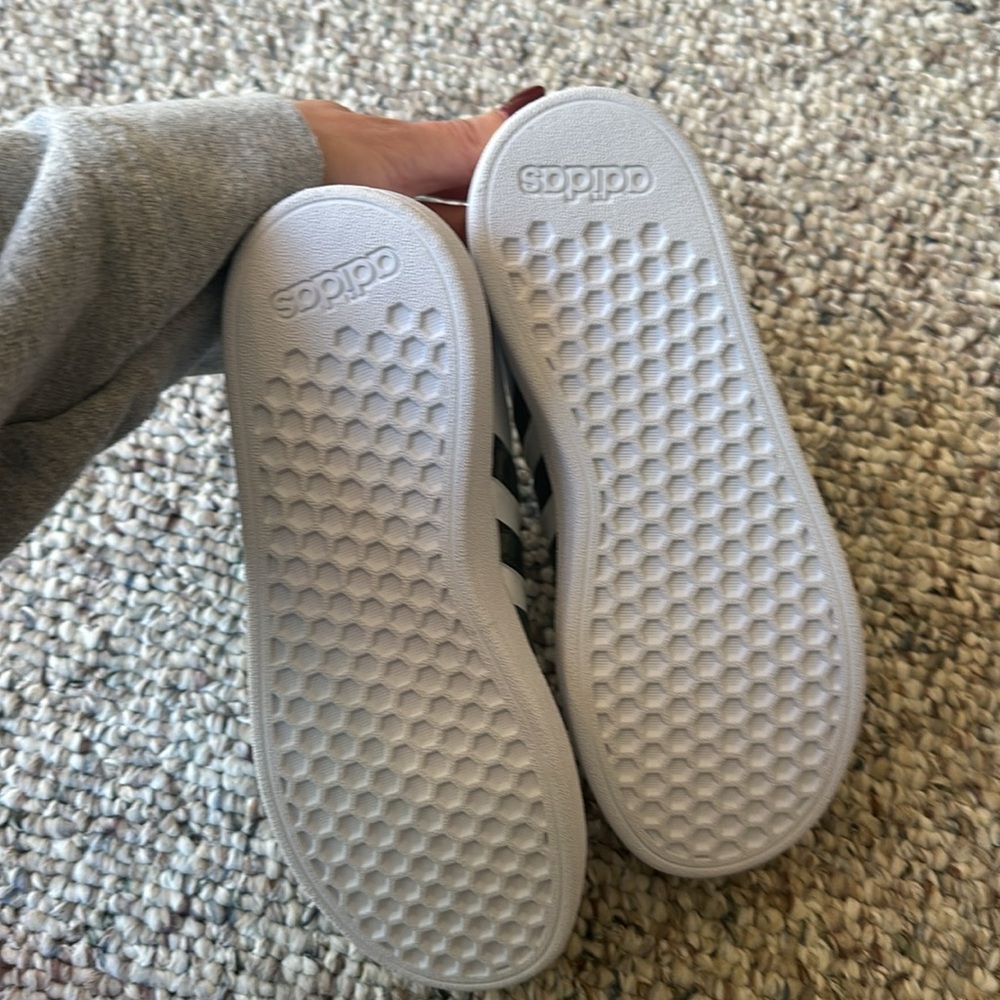 Adidas boys sz 2 lace free - Picture 6 of 7